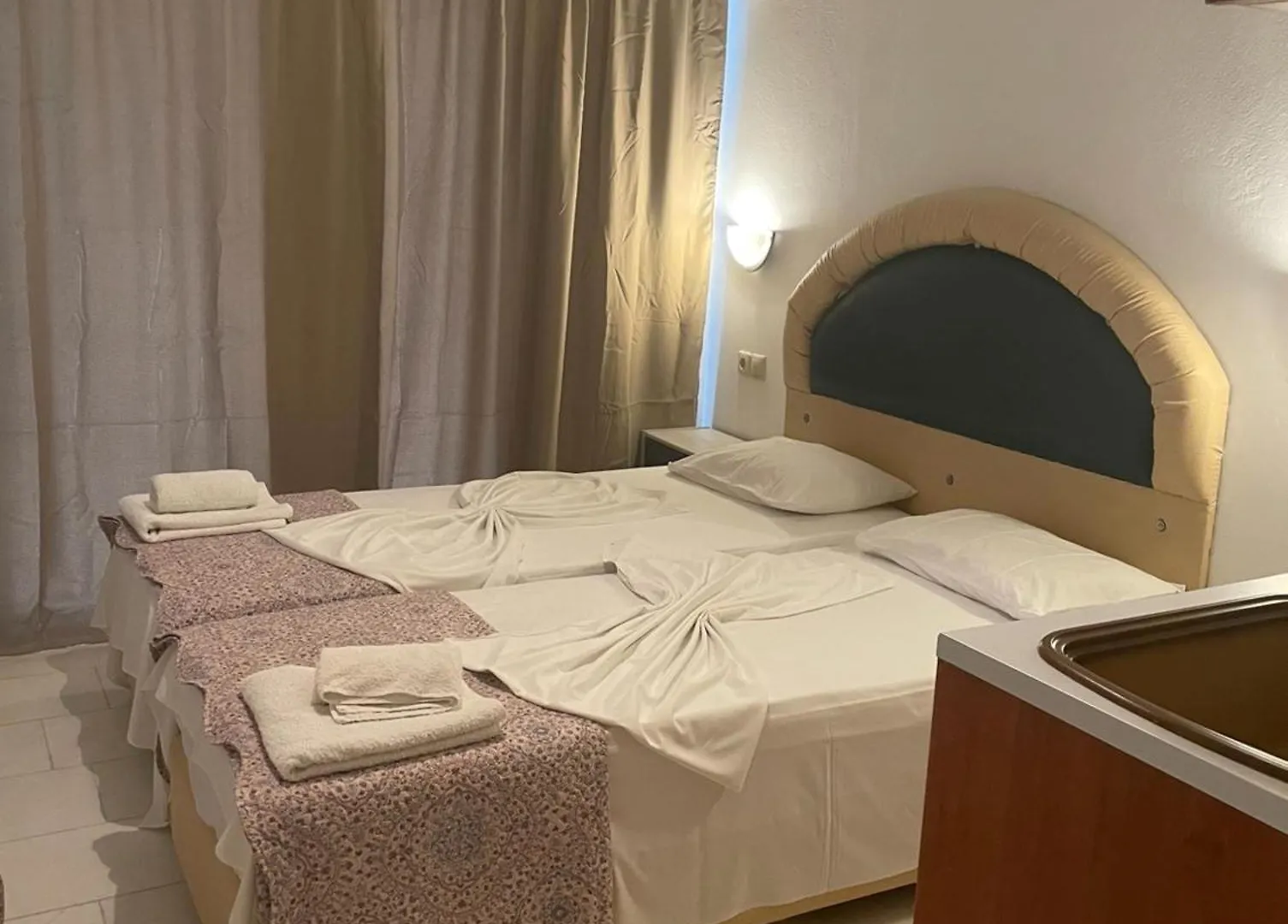 Hotel Kourkoumelata アルゴストリオン 2*,